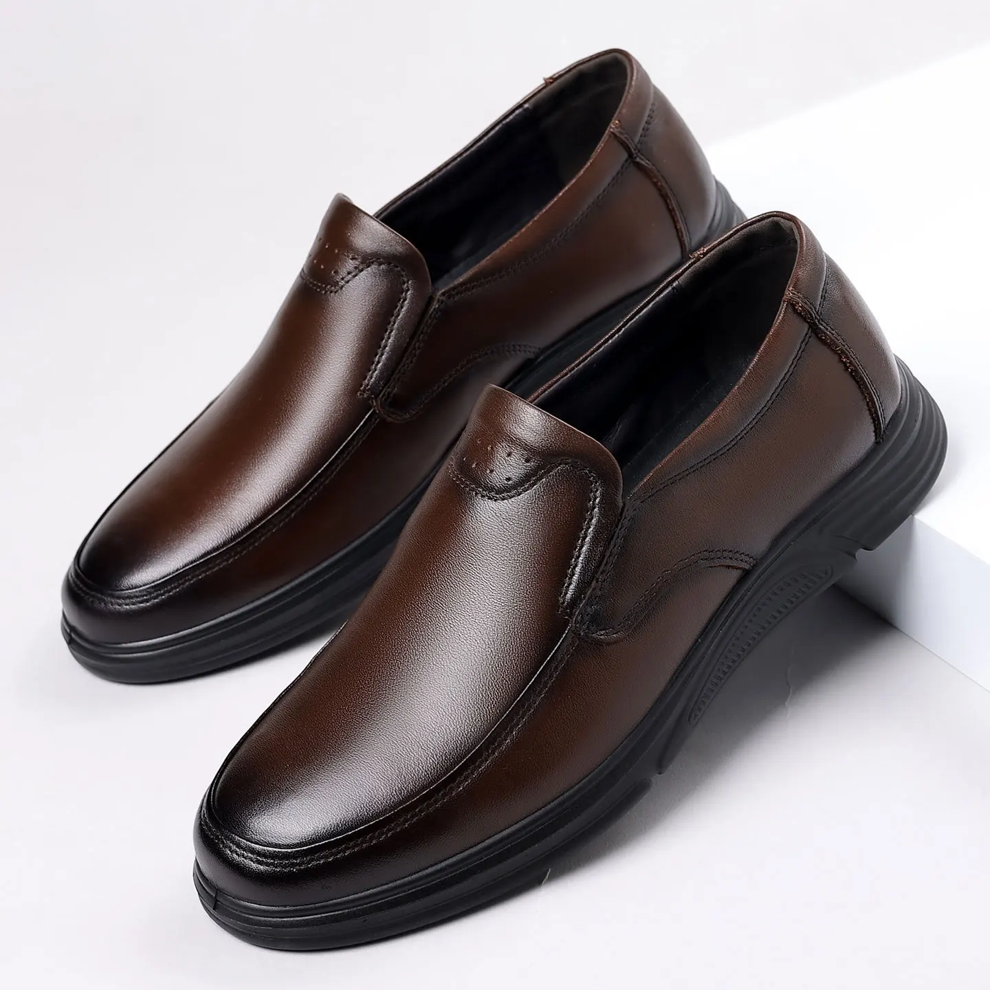 Lightweight Genuine Top-Grain Leather Shoes 2026 Spring New Arrival Men's Slip-On Round-Toe Casual Business Comfort Dad Shoes