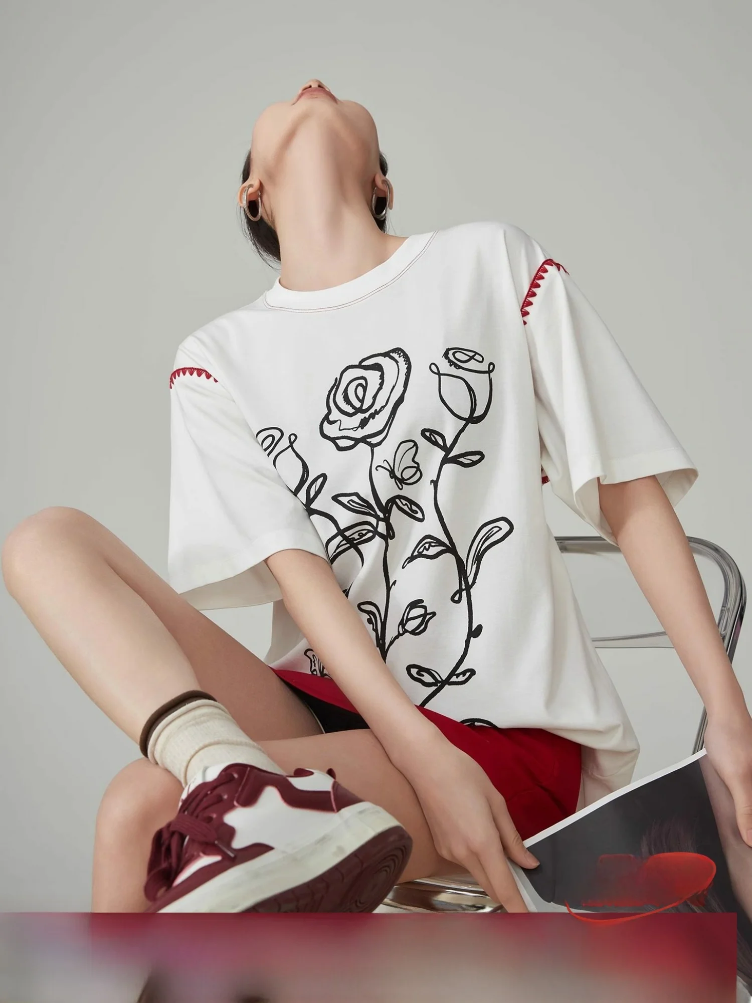 

White Rose Print Embroidered round Ne T-irt Women's Loose Casual Top Summer New Sle High Sensation ort Sve Polyest...