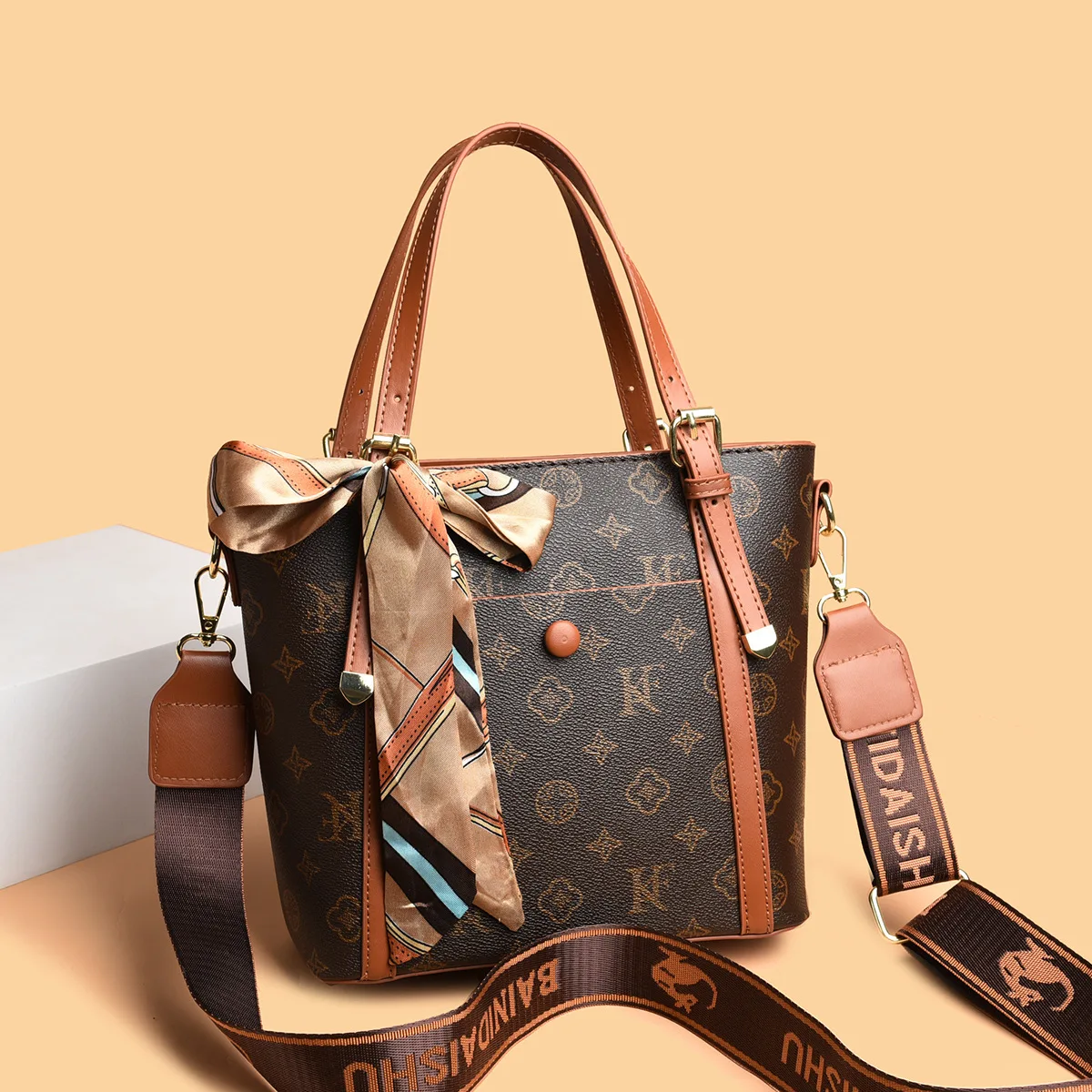 

‌Vintage Commuter Bag - Women's Luxury Tote with Adjustable Wide Strap, Shoulder & Crossbody Carry, Fashionable & Versatile