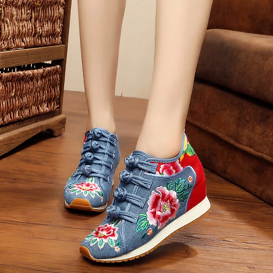 KNCOKAR New Women\'s Flower Embroidered Flat Shoes Chinese Style Casual And Comfortable Denim Fabric Sneakers Wedge x1179