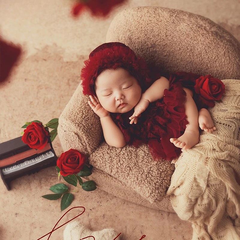 Newborn Photograpny Props Baby Girls Red Dress with Hat Vintage Painting Style with Rose Set for Studio Photoshoot Clothing