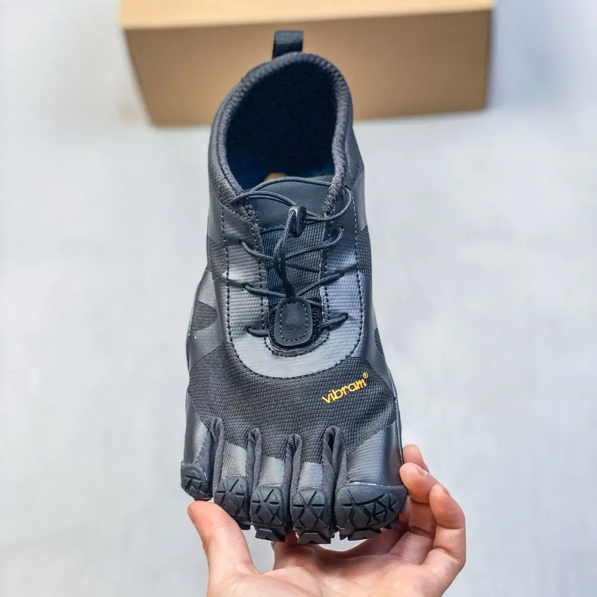 New wear-resistant weight training shoes are a hot-selling neutral summer must-have; they are comfortable, lightweight and of hi