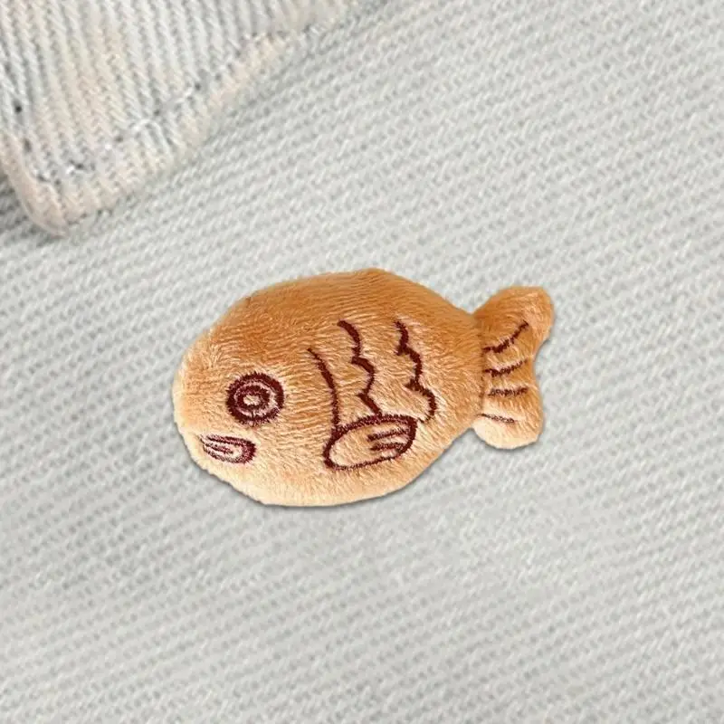 K3KF Fun Brosche Revers Pin Taiyaki Cartoon Fisch für Kleidungsjacken Hüte Taschen Neuheiten Broschen Kleidungszubehör