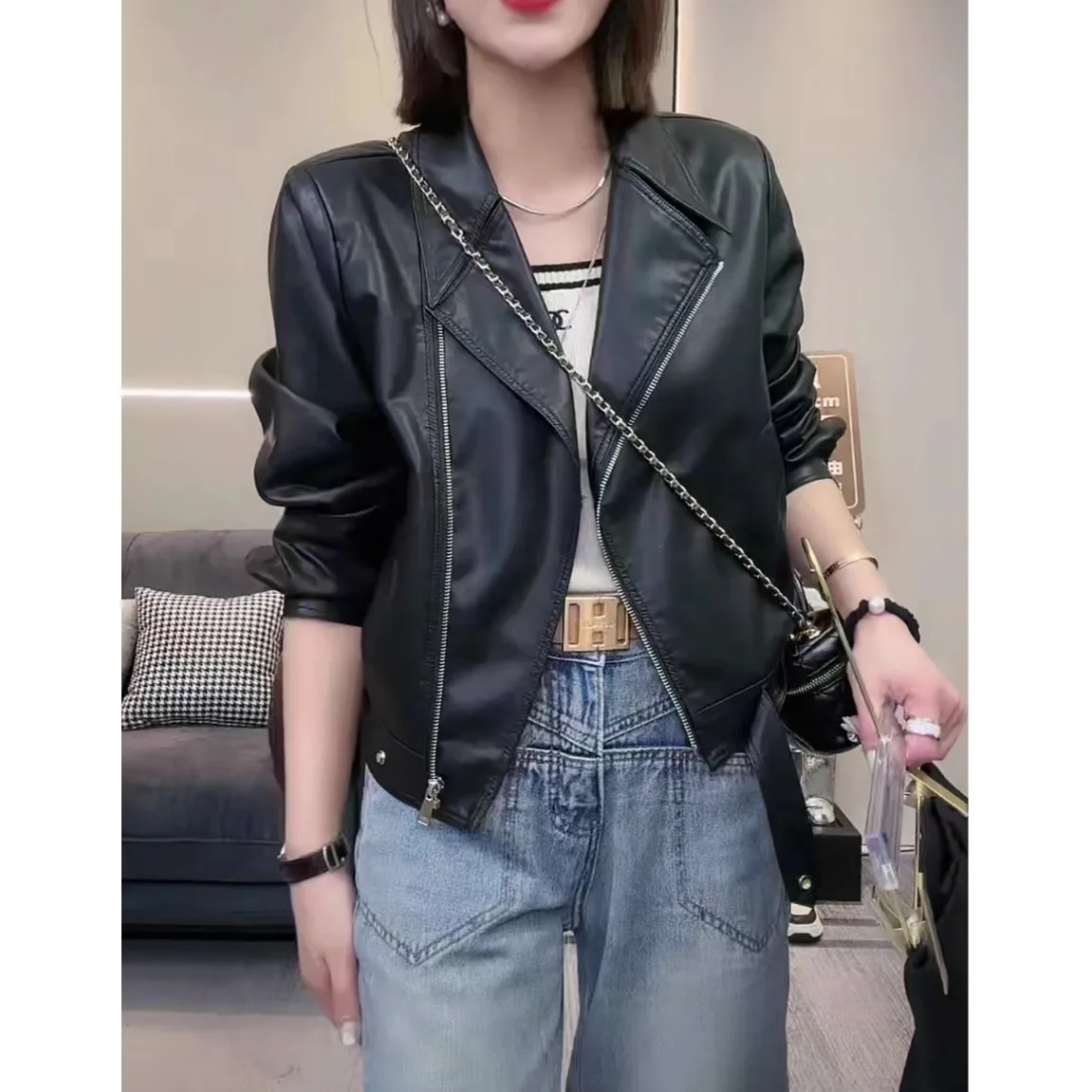 เสื้อแจ็คเก็ตหนังเทียมทรงหลวมสำหรับผู้หญิง สไตล์ลำลอง ปกสูท ซิปหน้า ผ้าหนัง PU แขนยาว ทรงหลวม ใส่สบาย เหมาะสำหรับฤดูใบไม้ร่วง