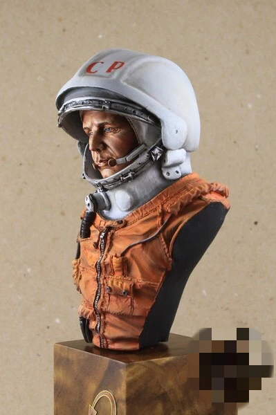 1/9 Die Cast Resin Figure Model Assembly Kit DIY Toy Resin Model Astronaut Bust Unpainted