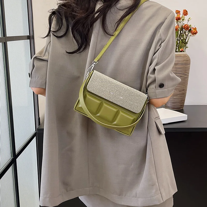 

‌2025 New Trend Women's Small Square Bag – Premium Shoulder & Crossbody Handbag, Versatile Box Design, Fashion & Lightweight‌