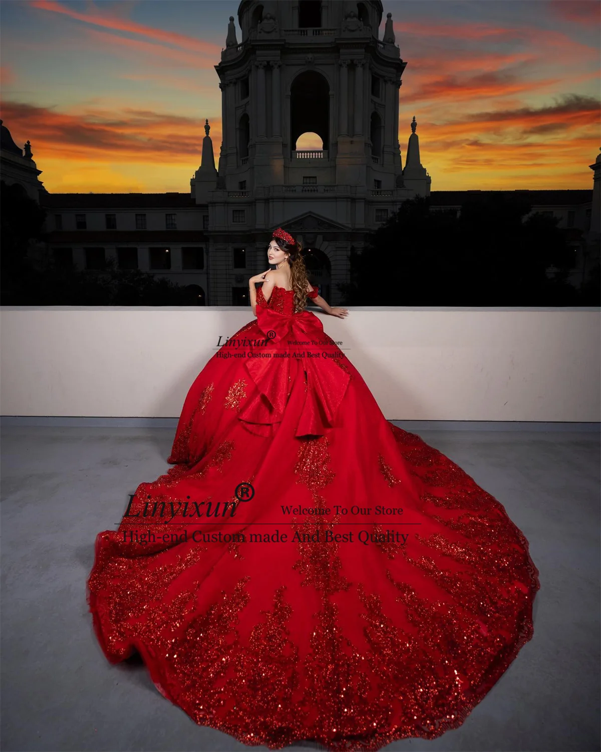 Vestido de baile Quinceanera vermelho brilhante com capa, Lantejoulas Lace Applique, Doce vestido 16 com capa, Vestido de aniversário mexicano, Meninas de 15 anos