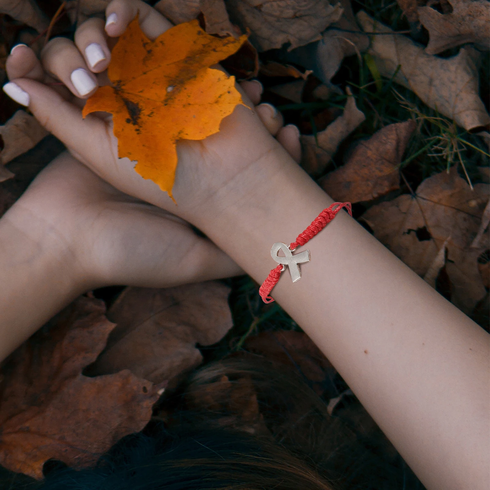 Bransoletka na świadomość zdrowia piersi dla kobiet, ręcznie robiona wstążka, lekka pielęgnacja medyczna, poliester, stop, czerwona wstążka.