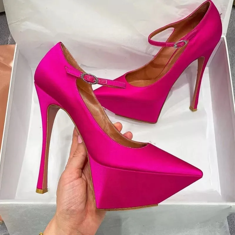 منصة عالية المرأة عالية الكعب مثير السيدات صنادل عالية الكعب خنجر حفل زفاف فاخر خنجر وأشار مضخات حجم كبير