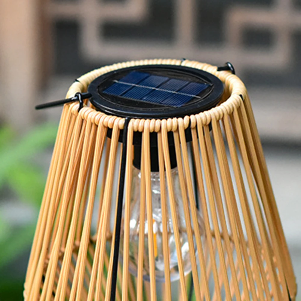 Lanterna solare in Rattan appesa lampada da esterno in Rattan a luce solare intrecciata in Rattan con manico lampada solare esterna decorazione del giardino di casa