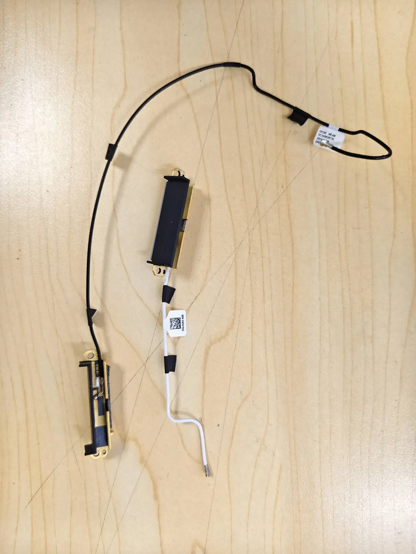 

Used for DELL Latitude 7650 E7650 7640 E7640 WIFI WLAN Antenna DC33002RT0L 0X0CHM