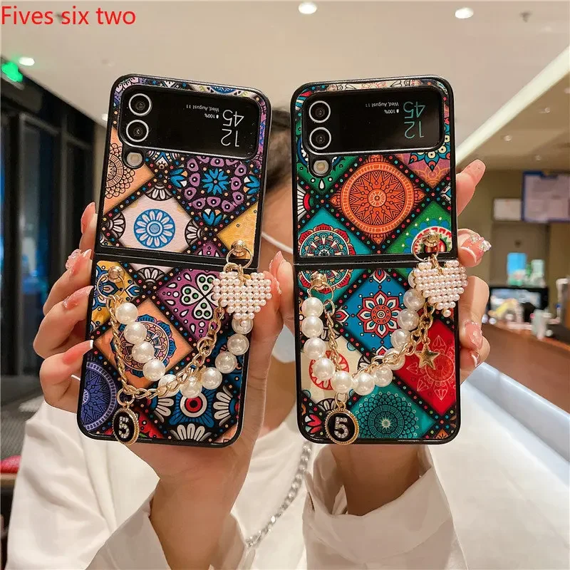 

Luxury Glitter Pearl Chain Vintage Flower Cover Bumper Plaid Phone Cases For Samsung Galaxy Z Flip 6 5 4 3 2 1 Case Flip5 Bumper