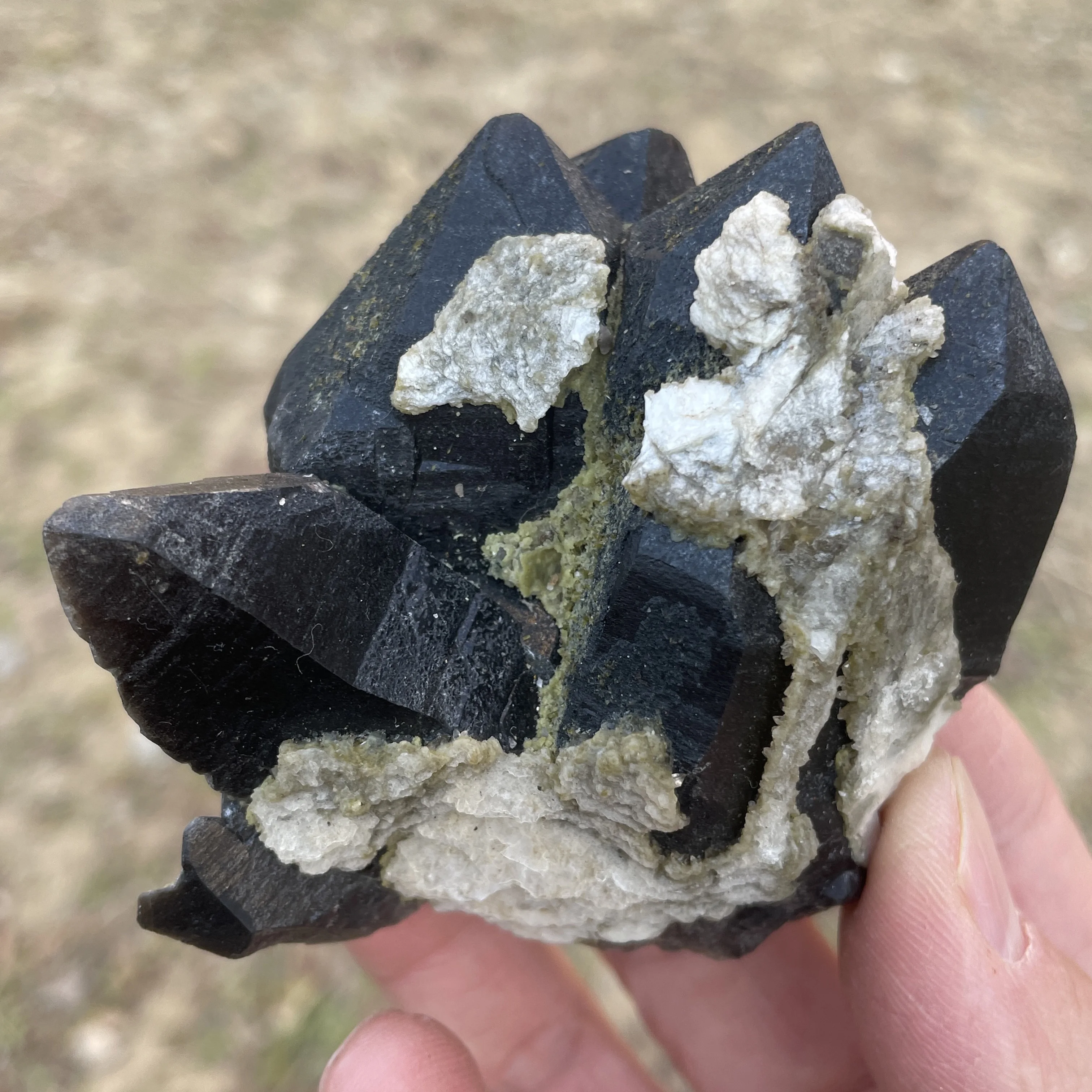 Natural Epidote Feldspar Quartz Ore Specimen Black Crystal Cluster Healing Stone Garden Decor Shandong China 1-5