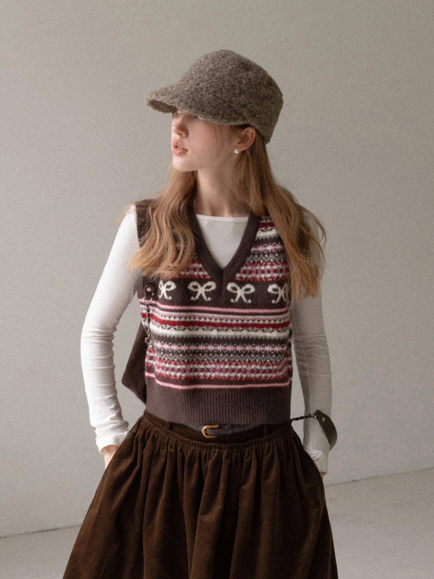 

Элегантный укороченный жилет с V-образным вырезом и вышивкой Eggka, для повседневной носки, из полиэстера, нейлона и акрила, с эффектом стройности