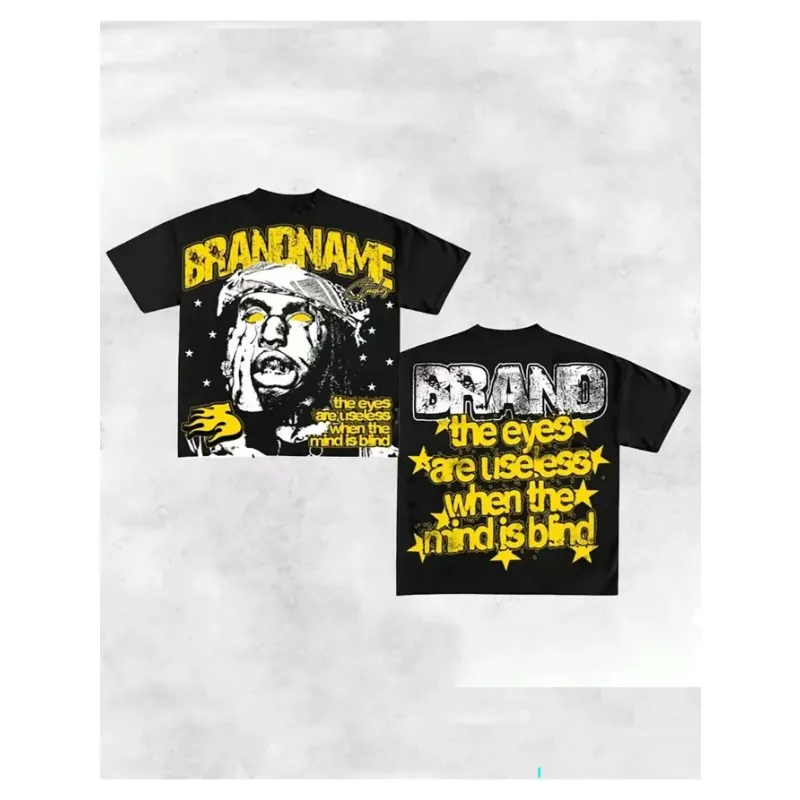 Camiseta con estampado de patrón audaz y diseño de texto de retrato, arte amarillo y blanco, cuello redondo holgado, manga corta para hombre, verano