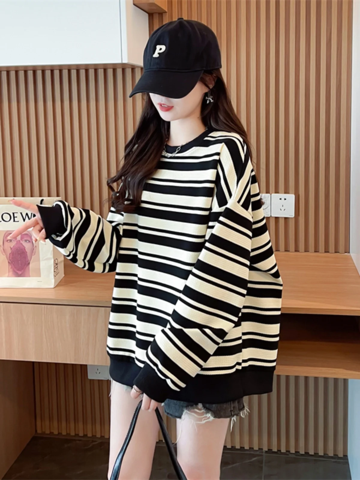 

Толстовки Молодежные женские топы большого размера на пуговицах Мешковатые студенческие для отдыха Розовые Эстетические тонкие с круглым вырезом спереди сзади Готические буквы Готическая молния