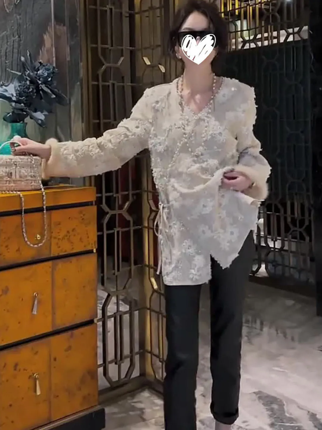 

Elegant V-neck Lace Shirt Women's Loose Long Sleeve Autumn Winter Heavy Embellished Flower Top Slimming Fashionable Blouse