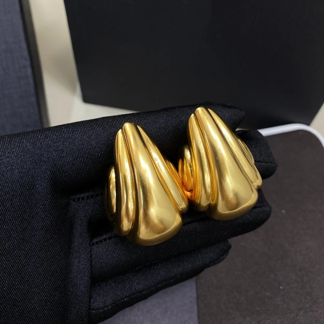 Europe America Top Quality Brass Plated Gold Designer Brand Earrings Ear Clip Woman Luxury Jewelry
