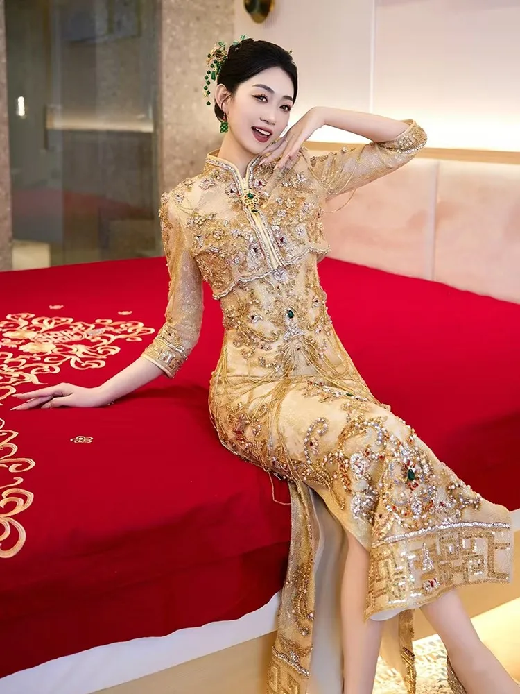

The new Chinese-style golden cheongsam a dragon and phoenix gown with strong sense of heavy industry is now available