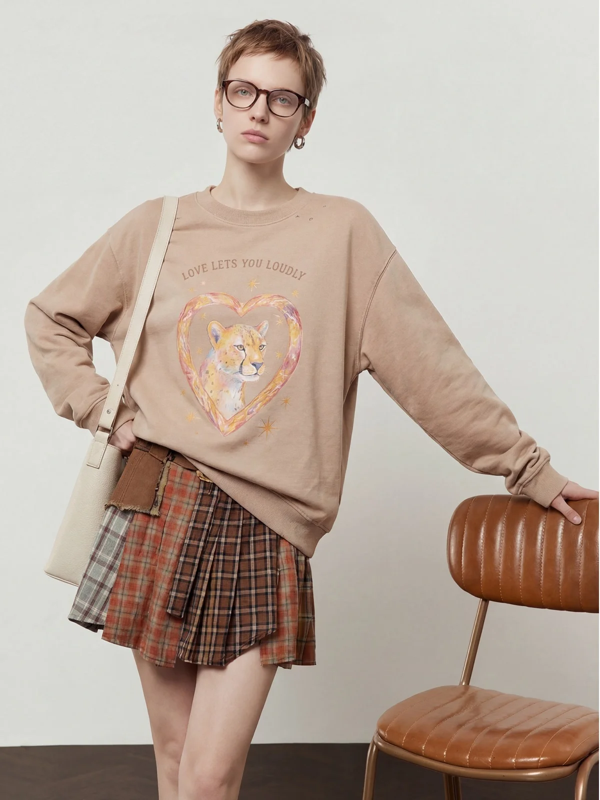 

Women's Casual Sle T-irt Heart Pattern Sand Color Spray Dyeing Loose Fit Long Sve round Ne Top by Zhou Li Wu
