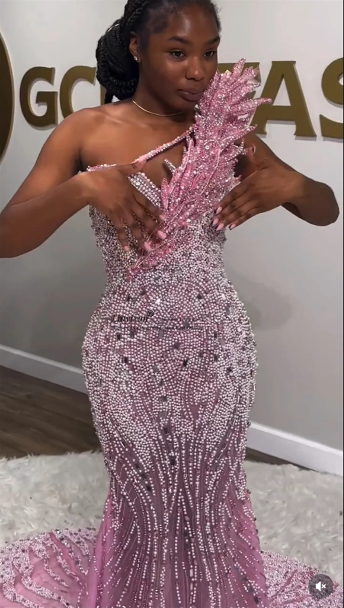 Glänzendes Abendkleid mit Strasssteinen und Pailletten, 3D-Blätter, lange Roben de Soirée, Aso Ebi, ärmelloses formelles Abend-Partykleid, individuell gestaltet