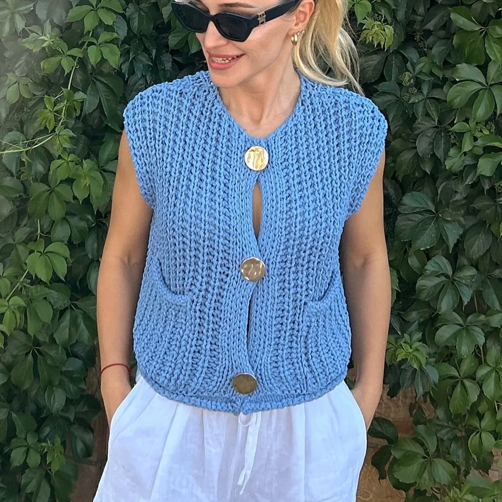 Gaono Women Button Down Sweater Vest Chunky Knit Sleeveless Cropped Cardigan Round Neck Vest Crochet Knitted Crop Top