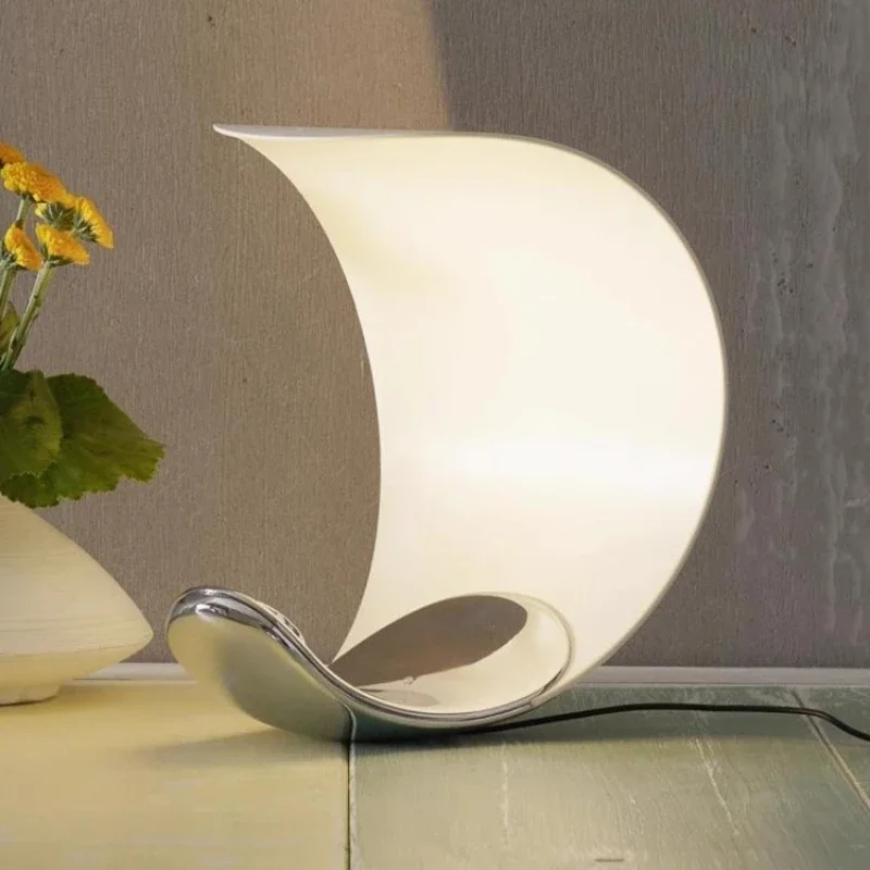 Imagem -02 - Nordic Curl Moon Table Lamp Candeeiro de Mesa Curvo para Quarto Estudo Decoração de Cabeceira Led Atmosfera Designer Night Light