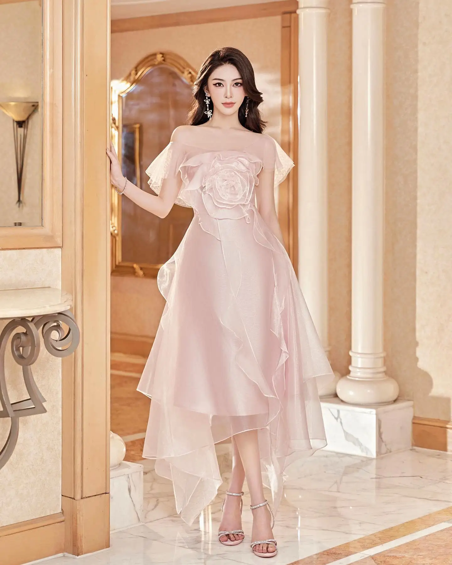 

Customized Graceful Off the Shoulder Pleats Flowers Evening Dress Temperament A-Line Organza Pink Party Gown vestidos para mujer