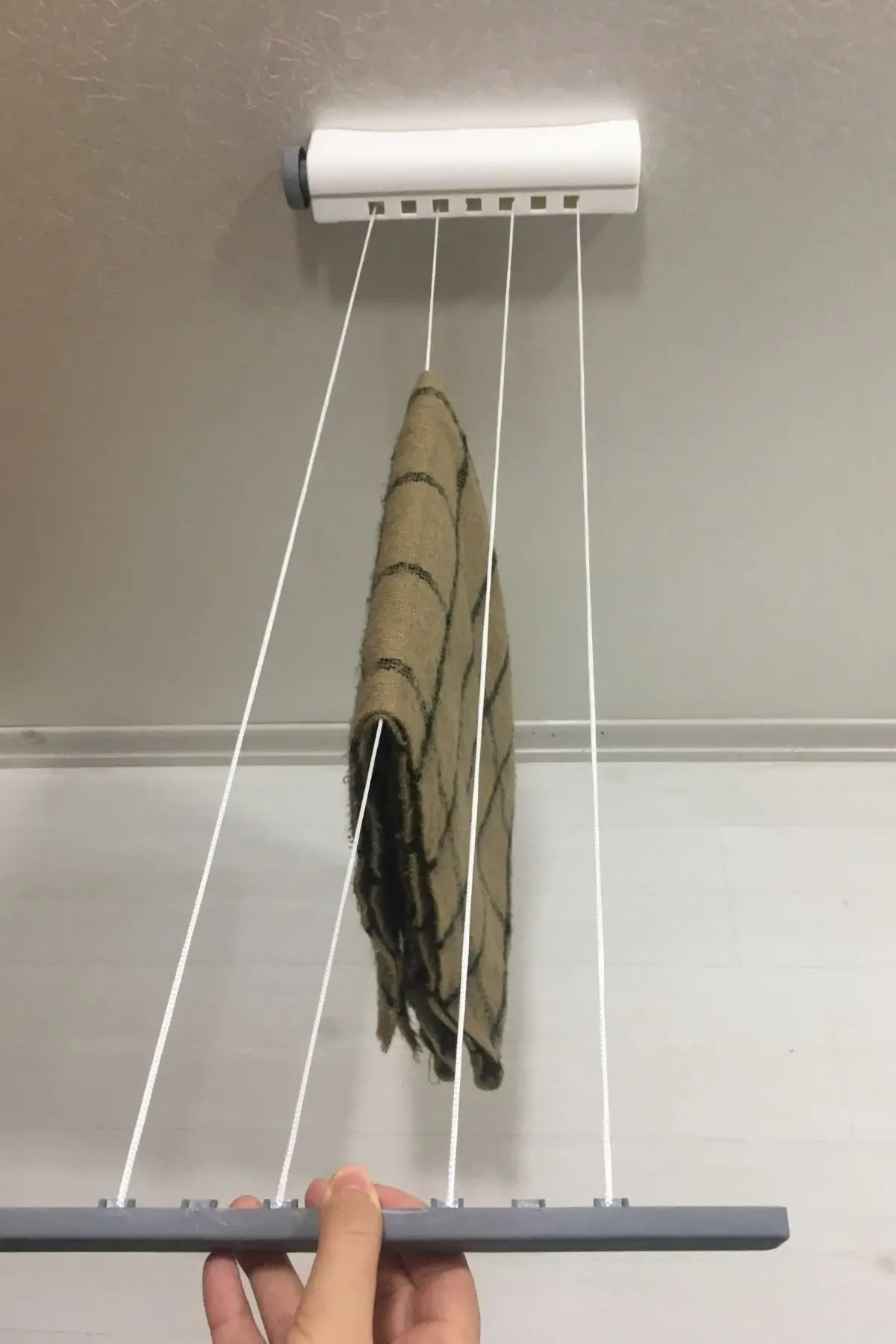 Cintre avec 4 cordons de serrage