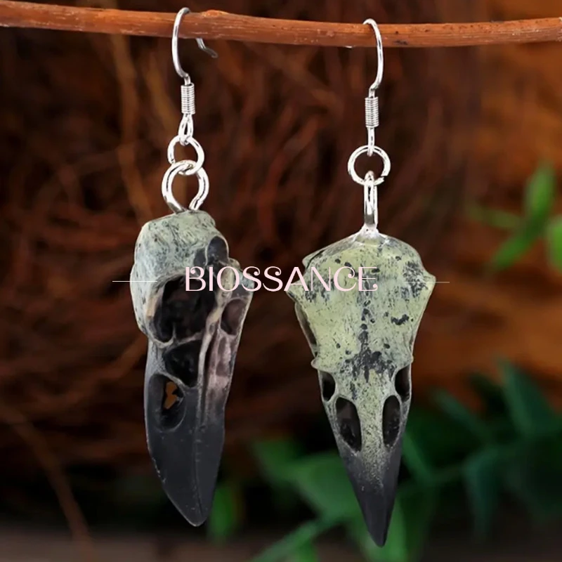 BIOSSANCE New Fashion And Exquisite Resin Crow Skull Mask Necklace Pendant For Men And Women Jewelry Accessories Gifts Wholesale