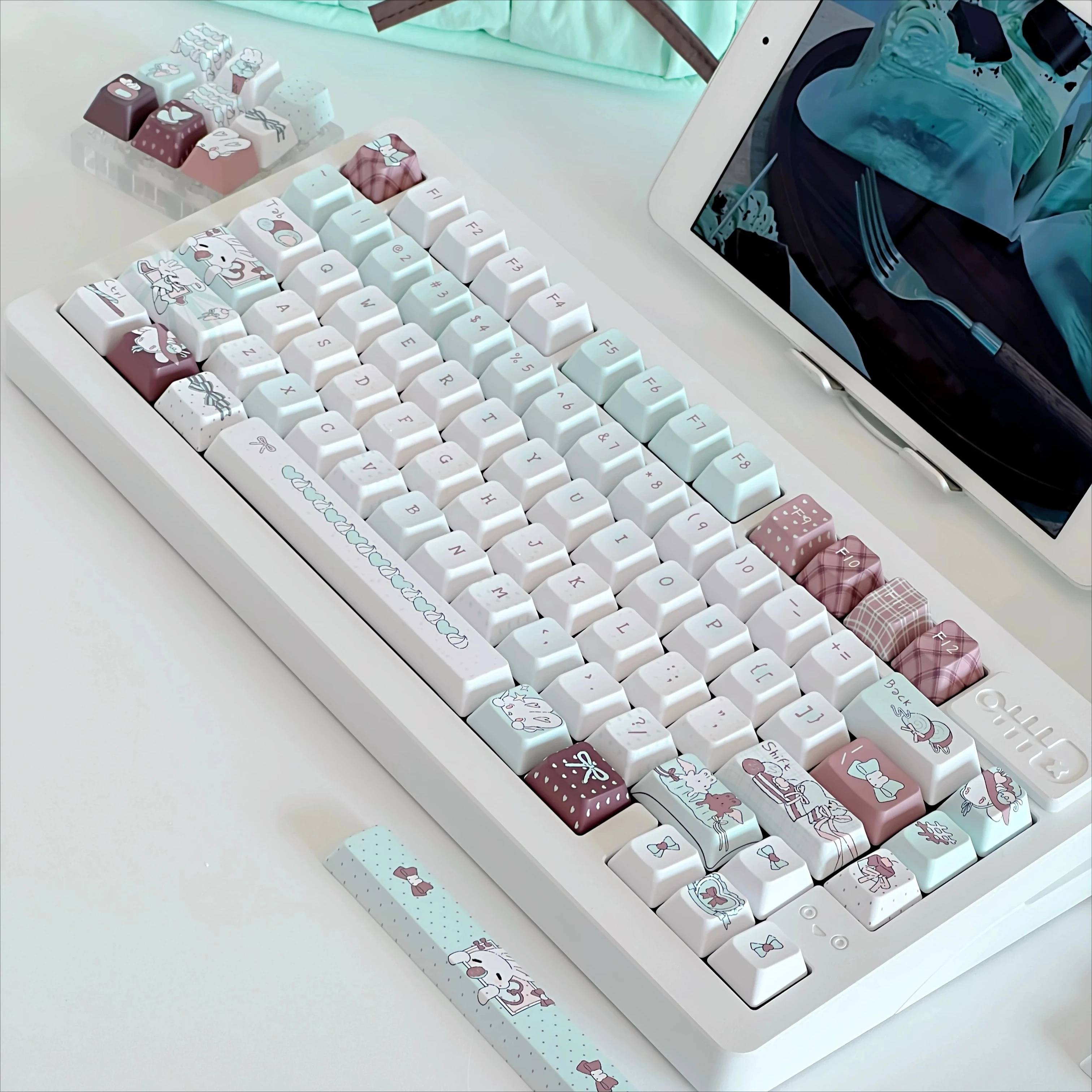 MAIMOOO Keycap Thin And Exquisite Three Part Sweet Lotus Green Customized Thermal Sublimation for Pbt Keyboard Keycap