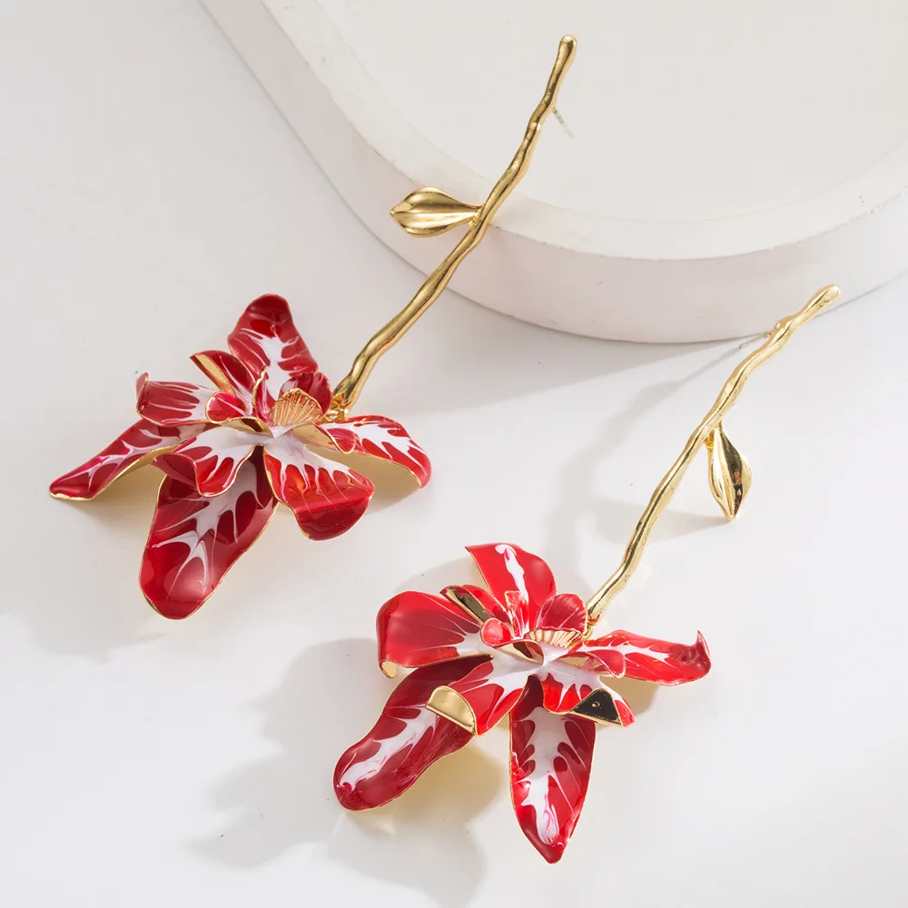 

New Style, Exquisitely Exaggerated Long-flowing Flower-decorated Stem-shaped Earrings For Ladies, Featuring A Light Luxury And H