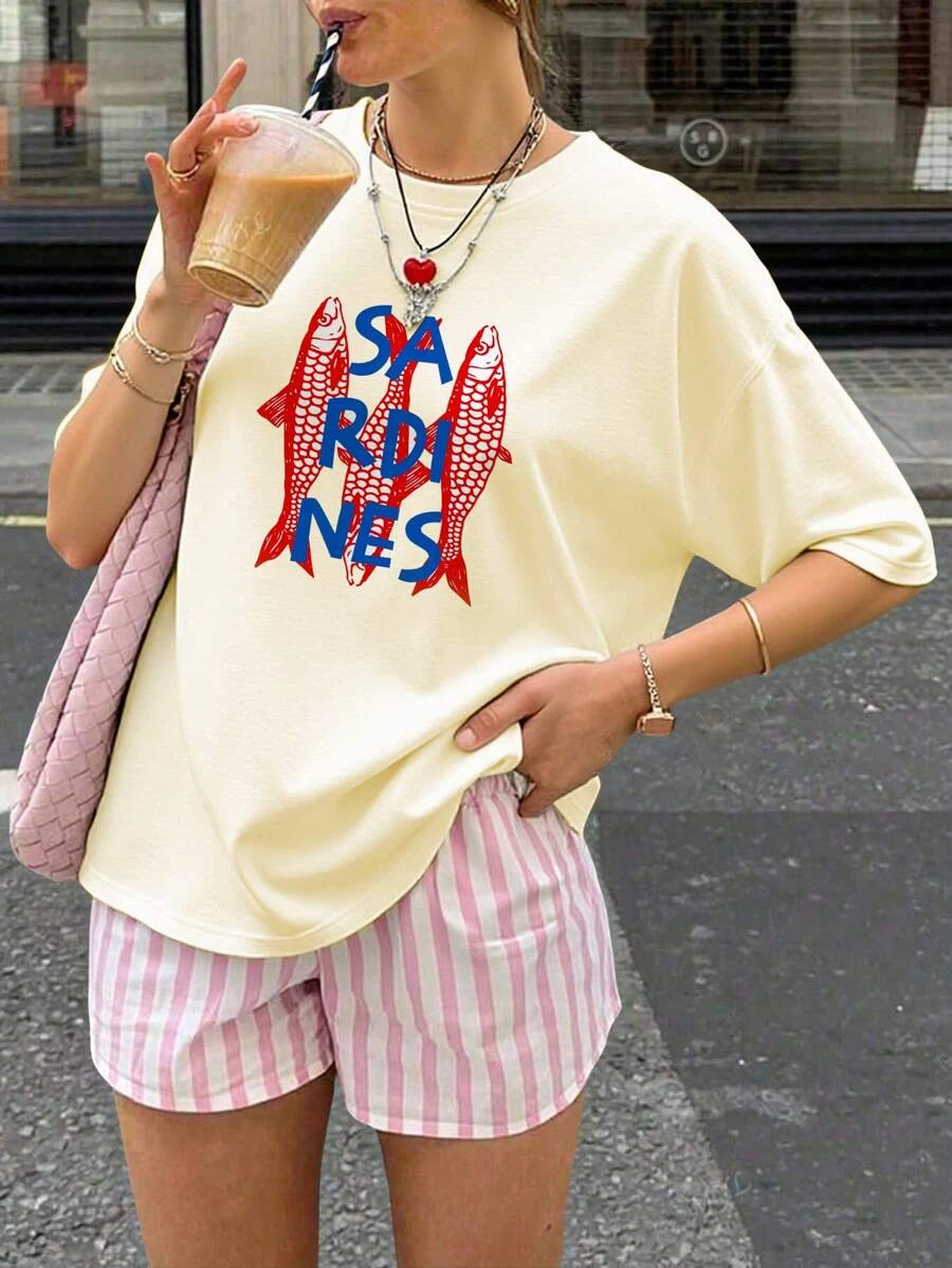 Damen-T-Shirt mit Cartoon- Sardinen-Buchstaben-Aufdruck, kurzärmelige Baumwoll-Grafik-T-Shirts, lässiger und vielseitiger Stil, geeignet für den täglichen Gebrauch – Detail 3