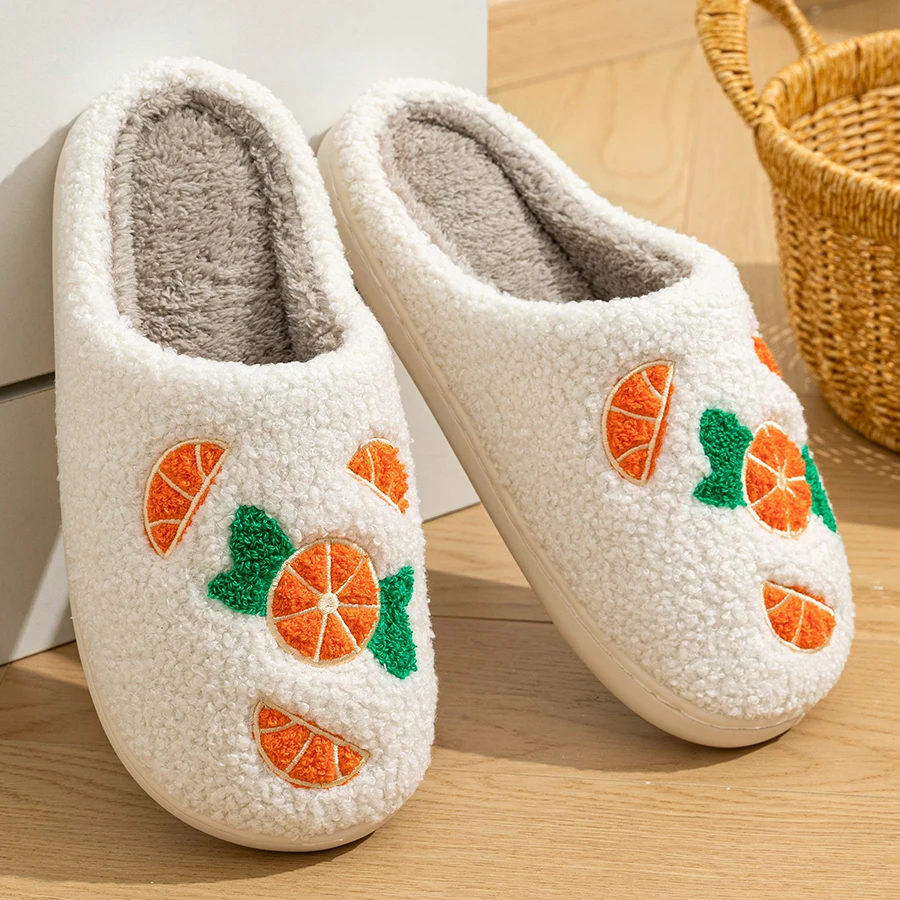 

Милые нечеткие женские тапочки для спальни, зимние домашние тапочки с фруктами и оранжевым вышитым узором, мягкая подошва, теплая домашняя удобная повседневная обувь для пар