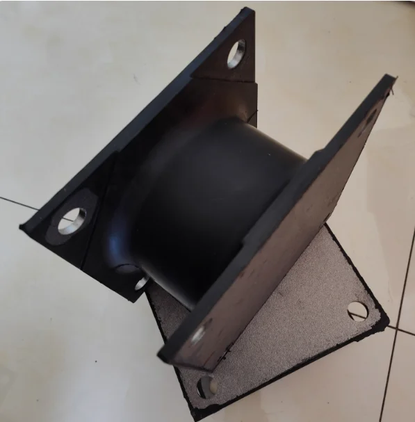 1 Stück Stoßdämpferblock 150 * 150 * 80 (Lochabstand 120)