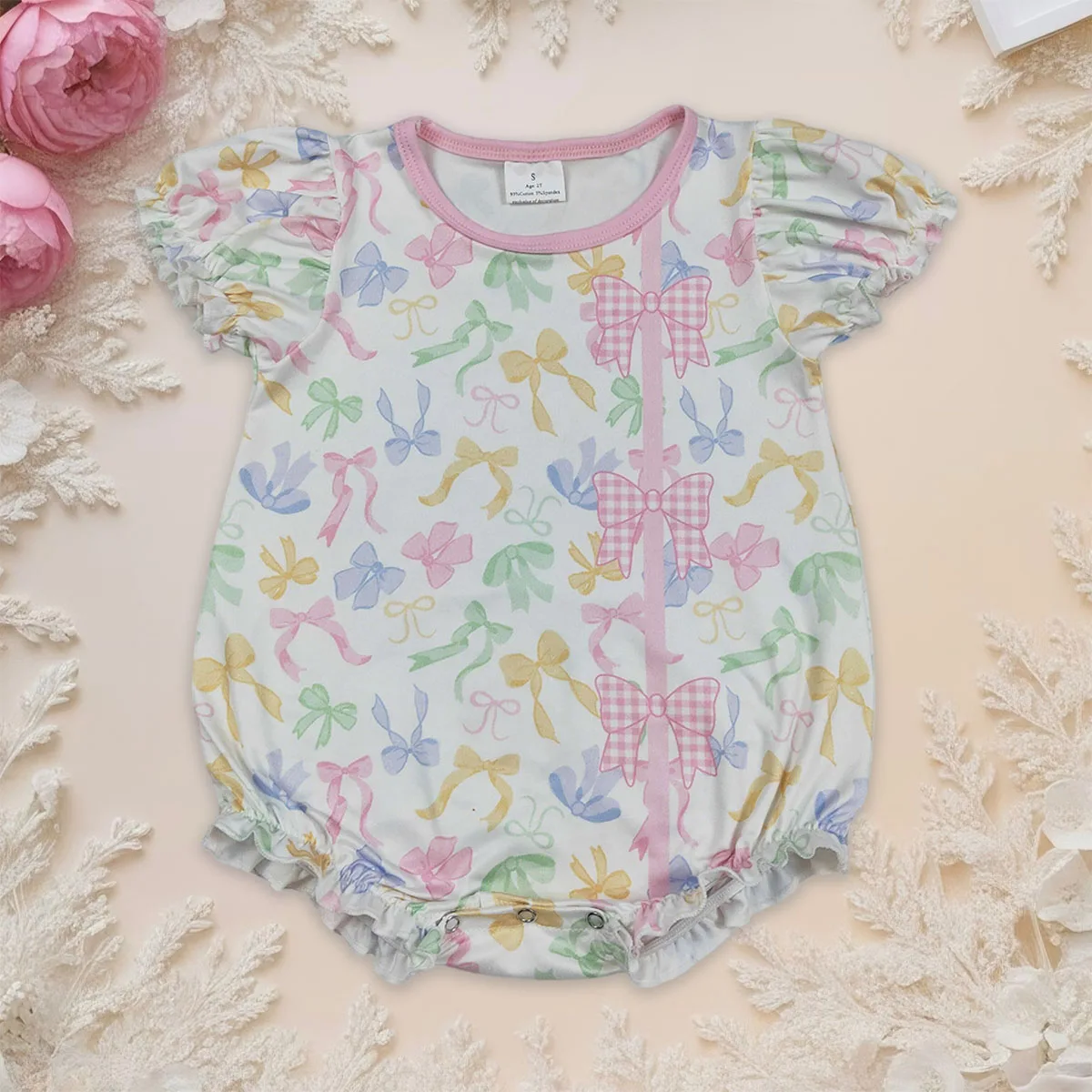 

Новые детские комбинезоны для новорожденных девочек с коротким рукавом, ярким принтом в виде бантиков, на пуговицах, с рюшами, оптом