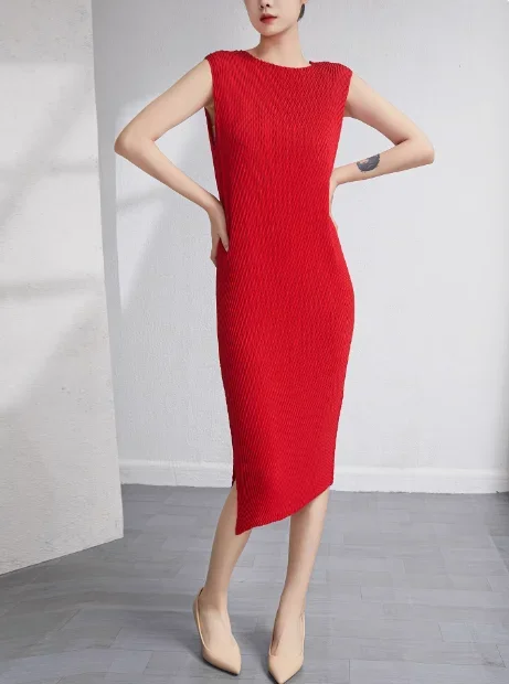 Miyake Fish Scale Pleated Vest Dress 2024 Women's Summer Style Simple and Slim Fit Sleeveless Knee High Pleated Slit Skirt