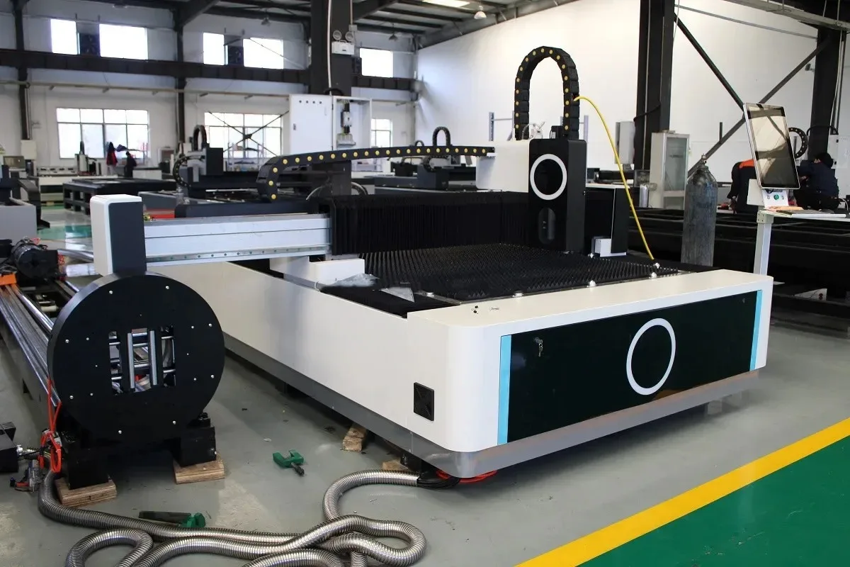 Industrial Pulse Laser Derusting Machine 1000W CE Certified Built In Fiber Laser Source