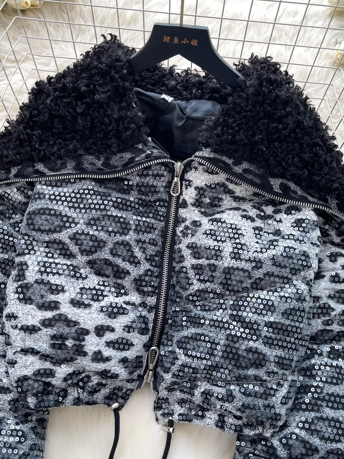 Commute Style Lamb Fur Collar Short Coat Women's Sequin Zippered Leather And Fur Integrated High-End Feeling Small Size Cotto...