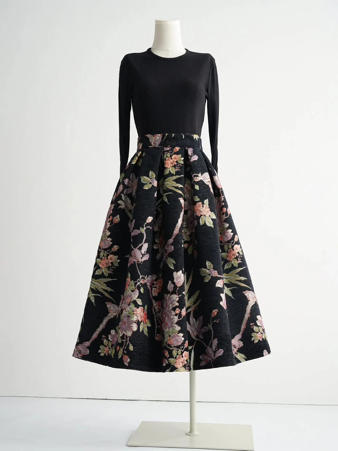 New Autumn Winter Vintage Flowers Printed A-line Puffy Skirt All-match Mid-long High Waist Black Women Elegant Umbrella Skirt