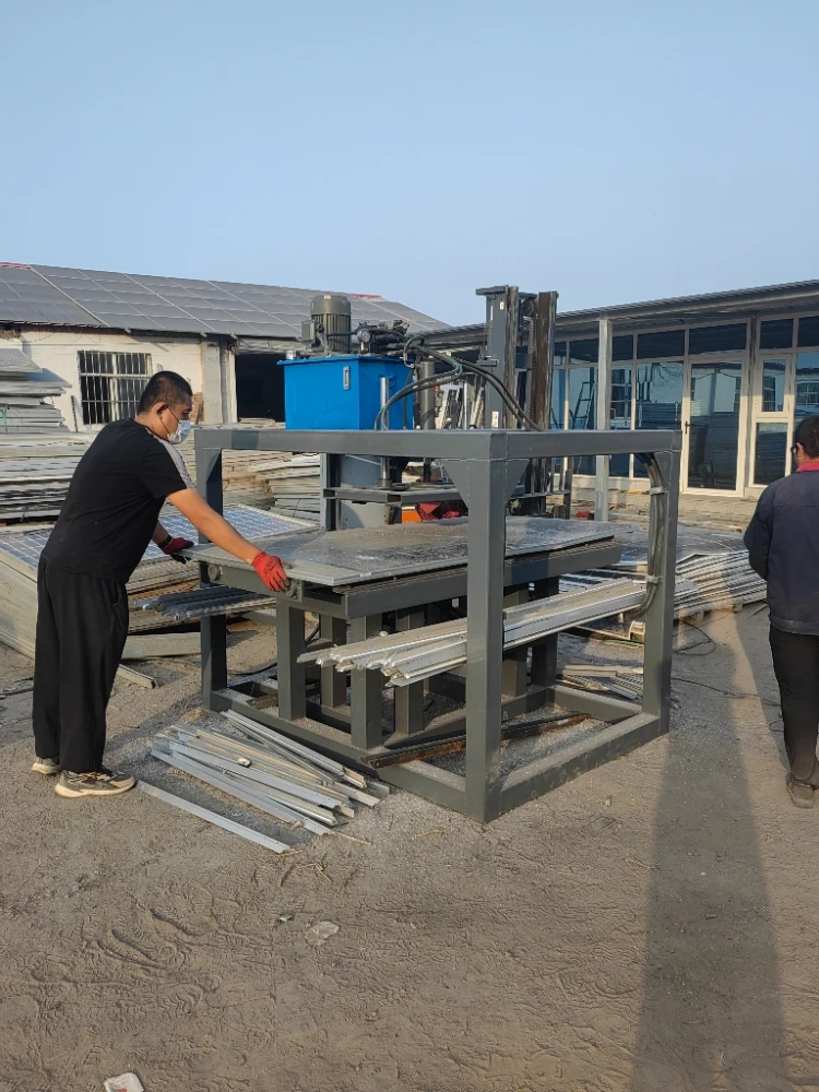 Solar Panel Photovoltaic Dismantling Machine To Remove Glass And Metal