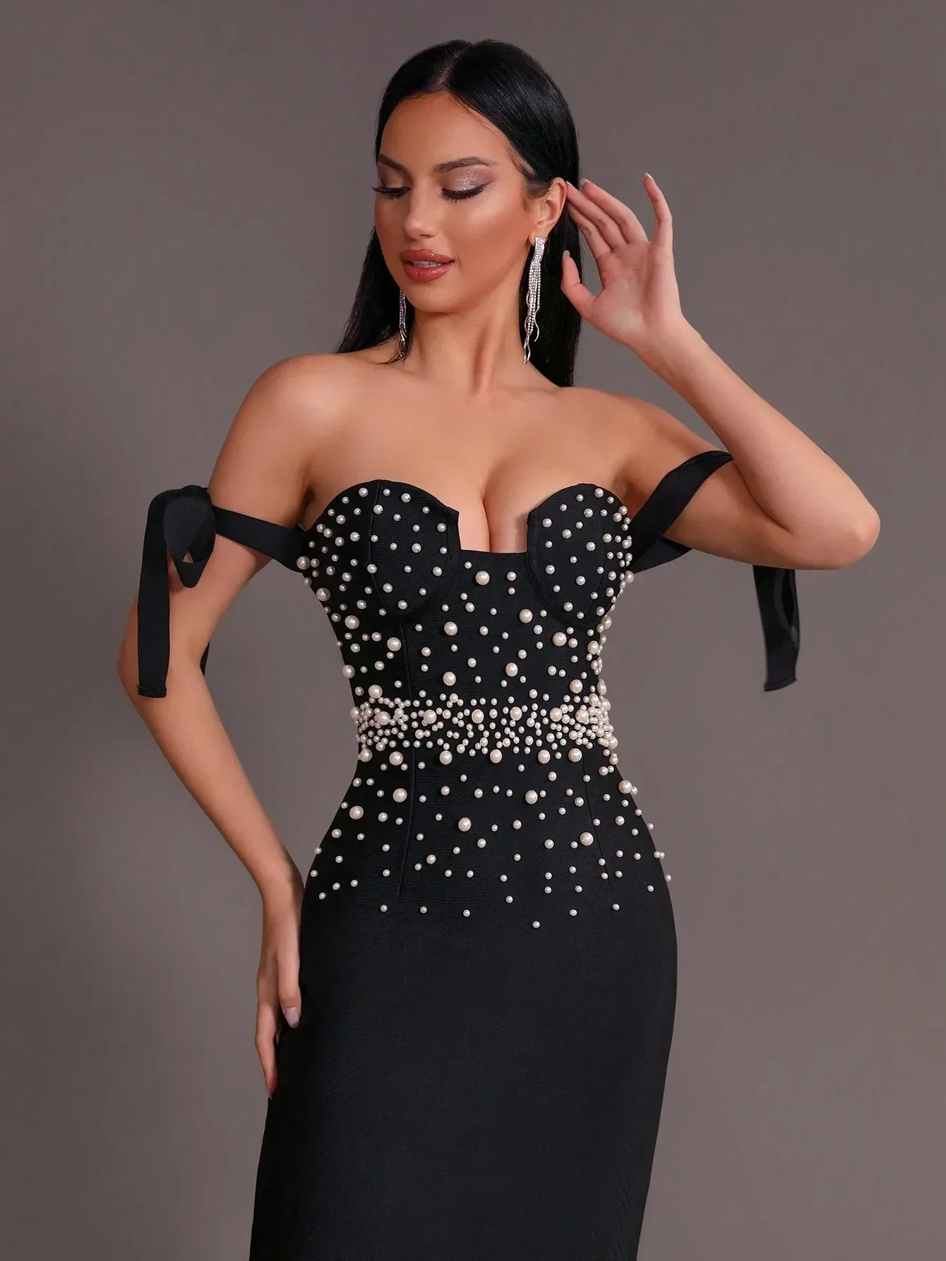 Robe longue à bandes pour femmes, noire, Sexy, épaules dénudées, luxe, perles, serrée, élégante, robe de soirée de célébrité, nouvelle collection été 2025