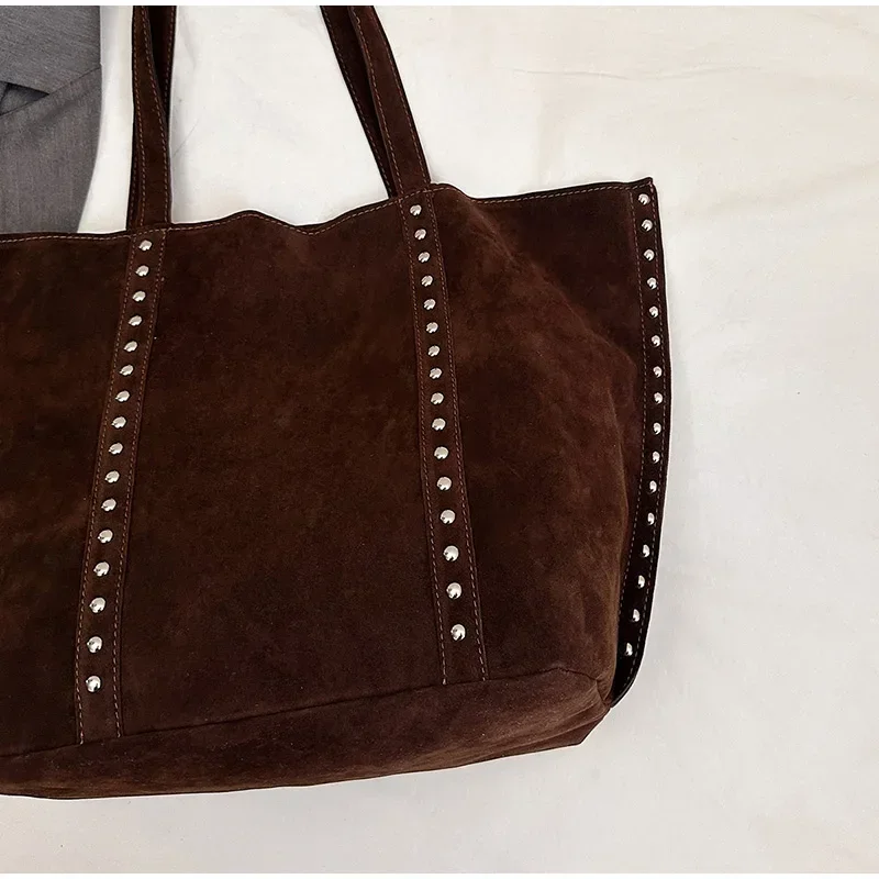 Y2kn Frauen Niet Tote Tasche Herbst Und Winter Neue Vielseitige Casual Schulter Unterarm Tasche Marke Designer Mode Einfache Handtasche – Detail 5