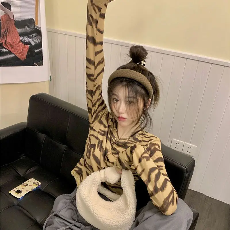 Leopard Print Long-Sleeved Cardigan Women Autumn 2024 New Joker High-Waisted Small Shirt Hot Girl Niche Design Short Top