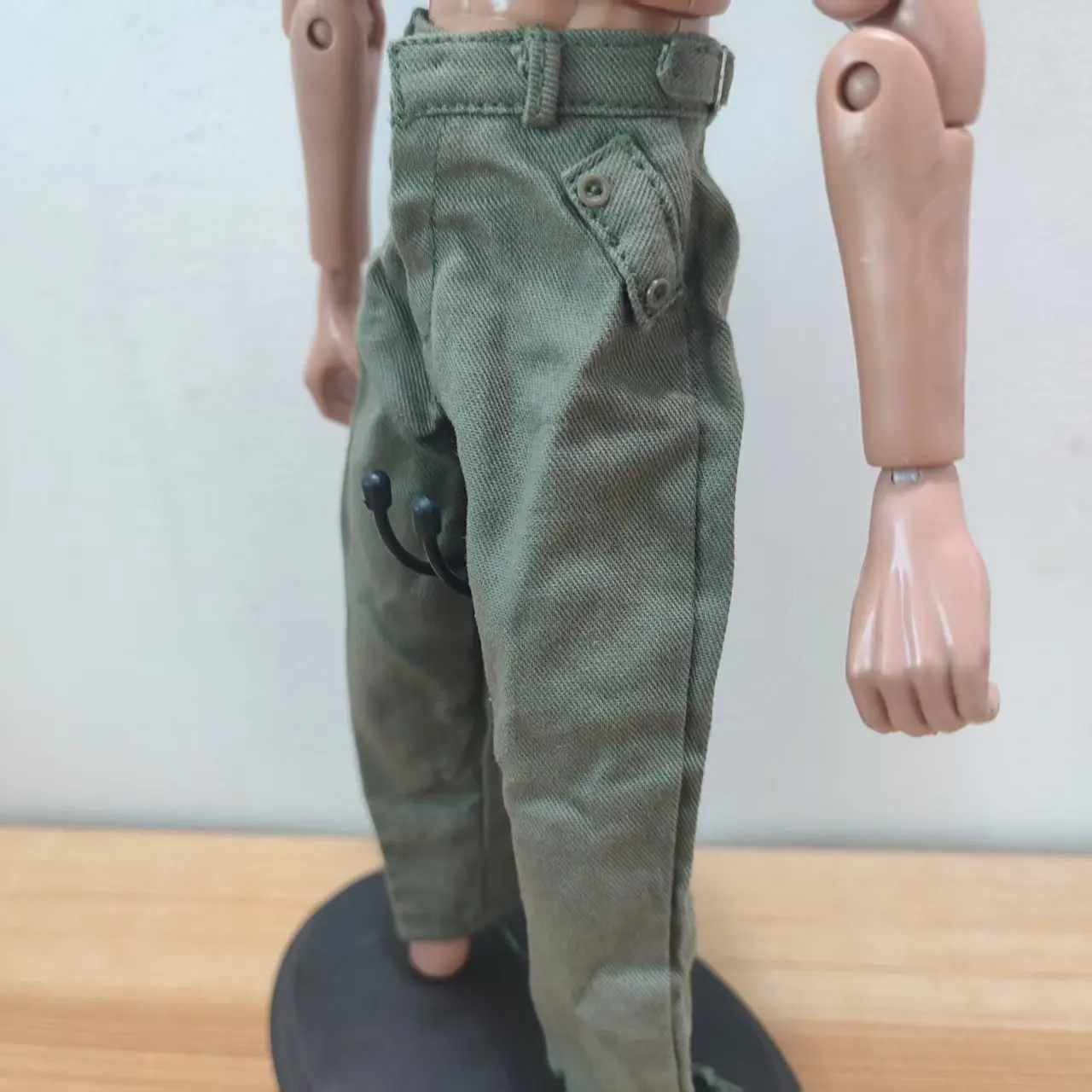 1:6 12-calowa figurka akcji wojskowej II wojny światowej Uniwersalne spodnie bojowe Zielone spodnie dla 12-calowej lalki żołnierza