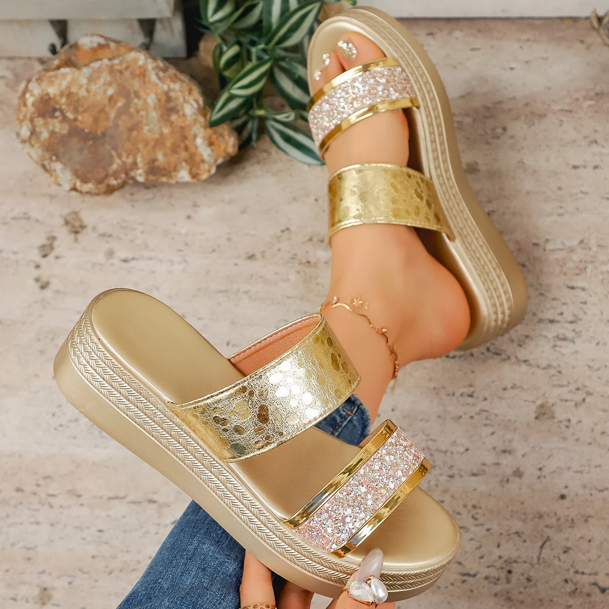 

2025 женские удобные тапочки, легкая обувь, элегантные сандалии на танкетке, летние повседневные модные шлепанцы на платформе, женские шлепанцы