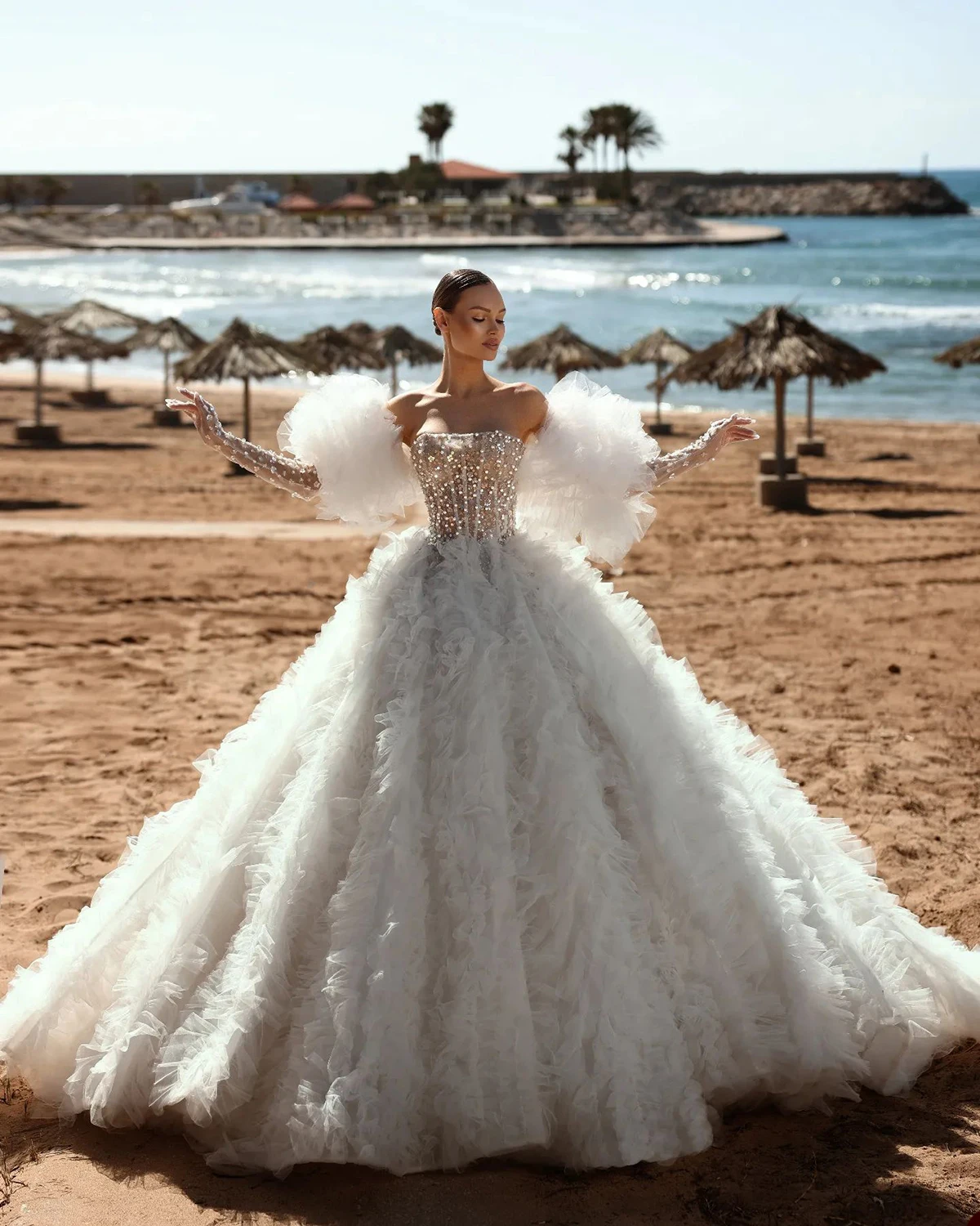 Elegant Strapless Pearls Wedding Dresses Sequins Bridal Gowns Custom Made Ball Gown Ruffle Train Robe De Mariee