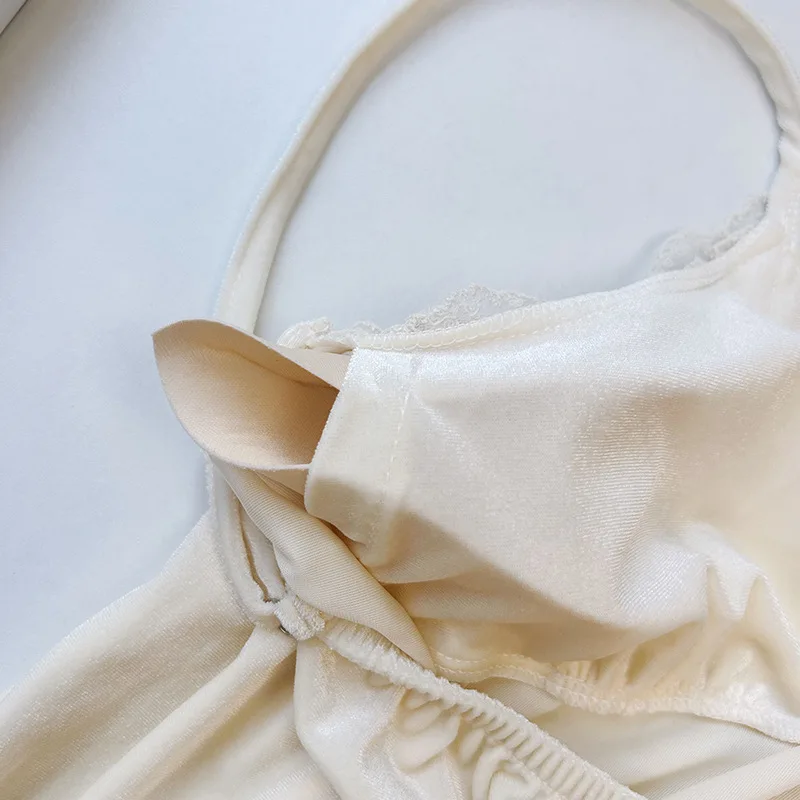 ملابس نوم قطيفة دافئة لعام 2025 ملابس منزلية على طراز الأميرة ملابس منزلية بيجامات نسائية كامي سترة علوية ملابس للاستلقاء