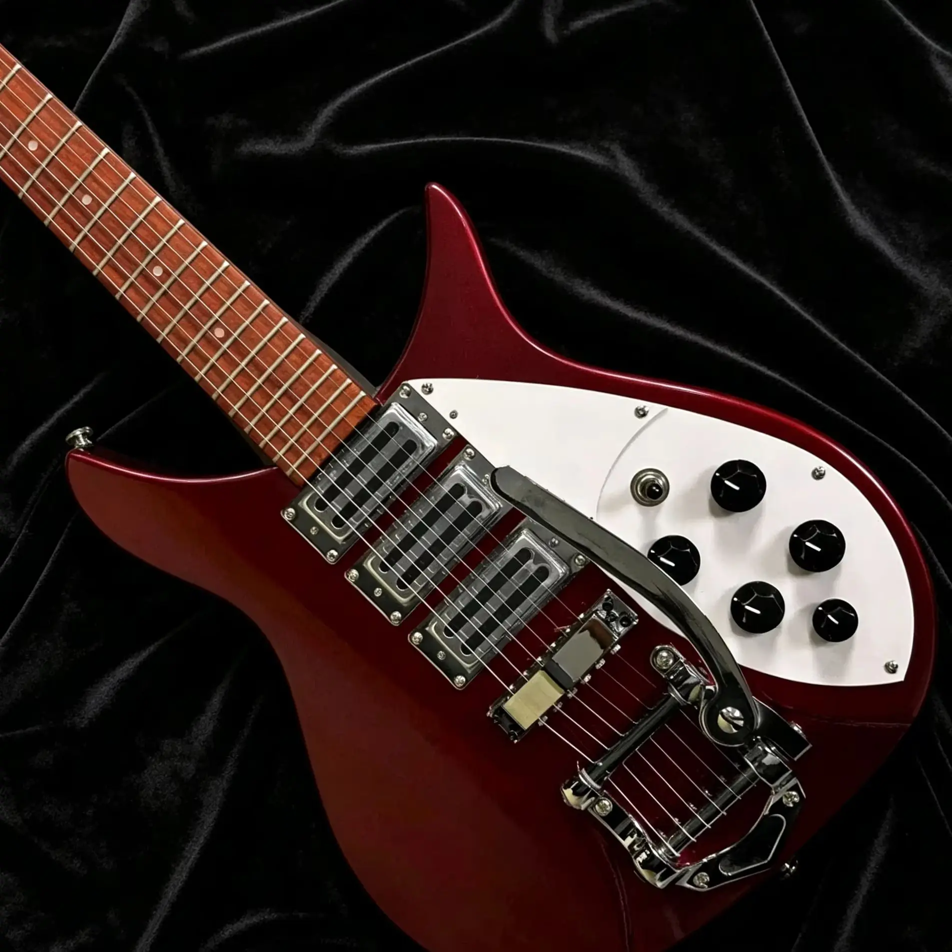 

Costom Rickenback 325 Model Electric Guitars 527 mm Scale Length Metallic Red Color Free Shipping Electric Guitar-Themed Gift