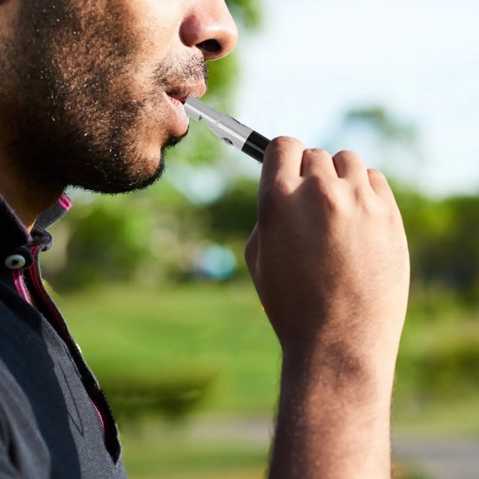 

Набор из 2 многофункциональных аварийных свистков для выживания с компасом и фонариком, для активного отдыха, походов, безопасных условий на природе, брелок-гаджет